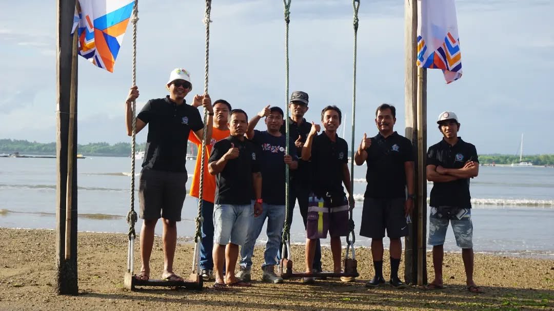 Dokumentasi BUPDA Intaran dan Kelompok Sungai Bahari Intaran Berkolaborasi Bersama Bank BRI dalam Kegiatan BRI Peduli dengan menanam 1000 Bibit Terumbu Karang.
          